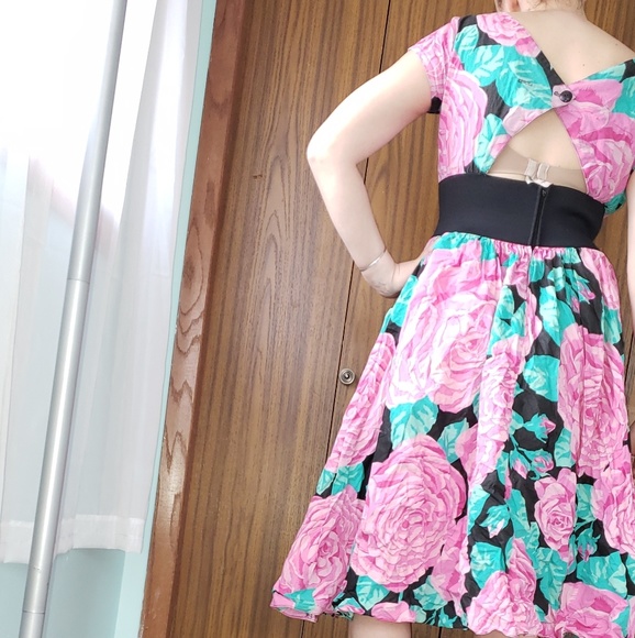 Dress - Picture 2 of 6